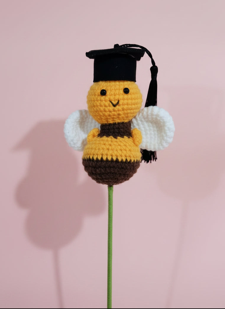 Happy Graduation Bee Crochet