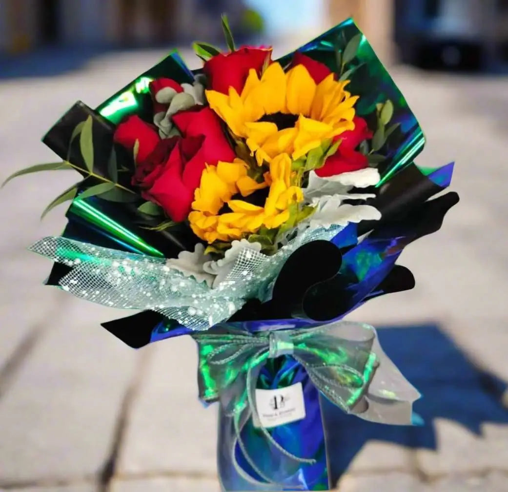 Petal & Blossom_Sunlit Romance Flower Bouquet